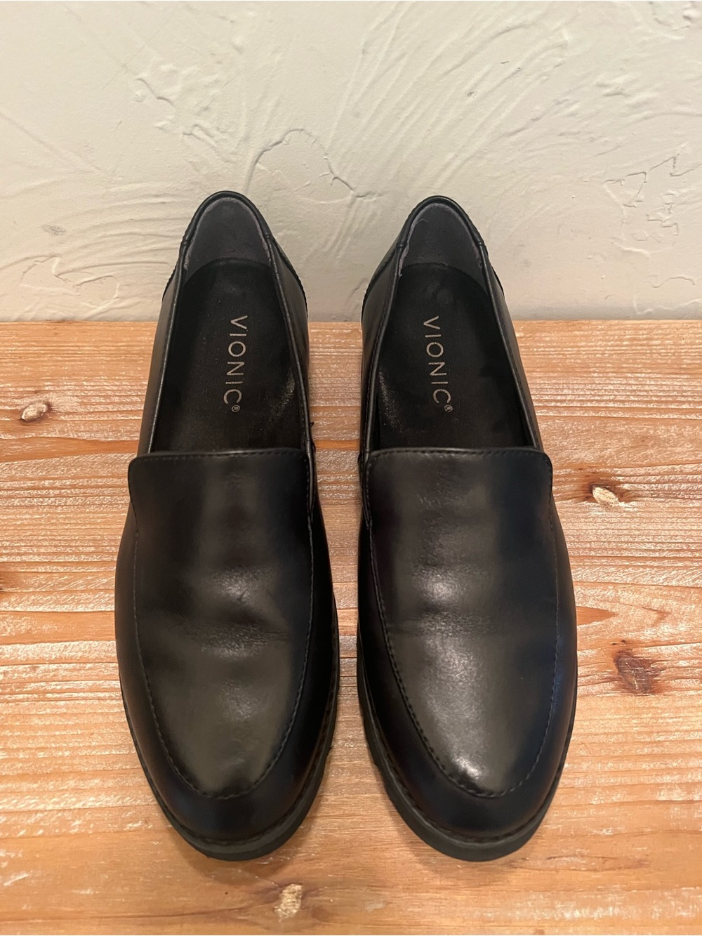 Vionic Kensley Women’s Black Leather Slip-On Loafers Size 5
